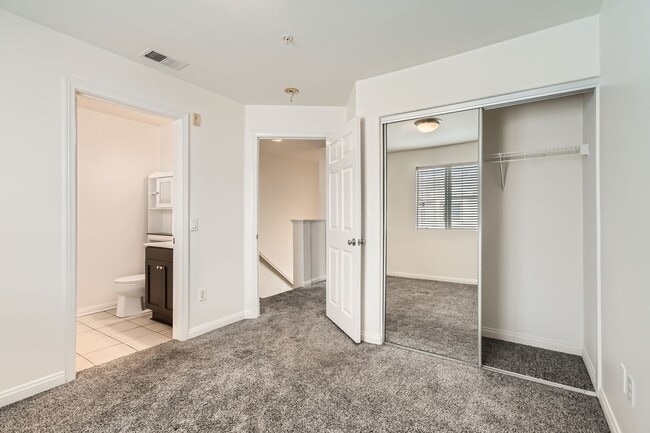 Building Photo - Stylish 3BR Townhome in Prime Central SD –...