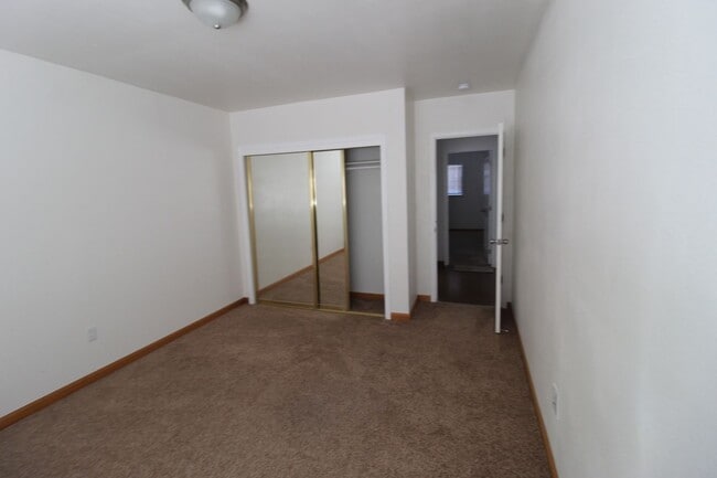 Building Photo - N10th754