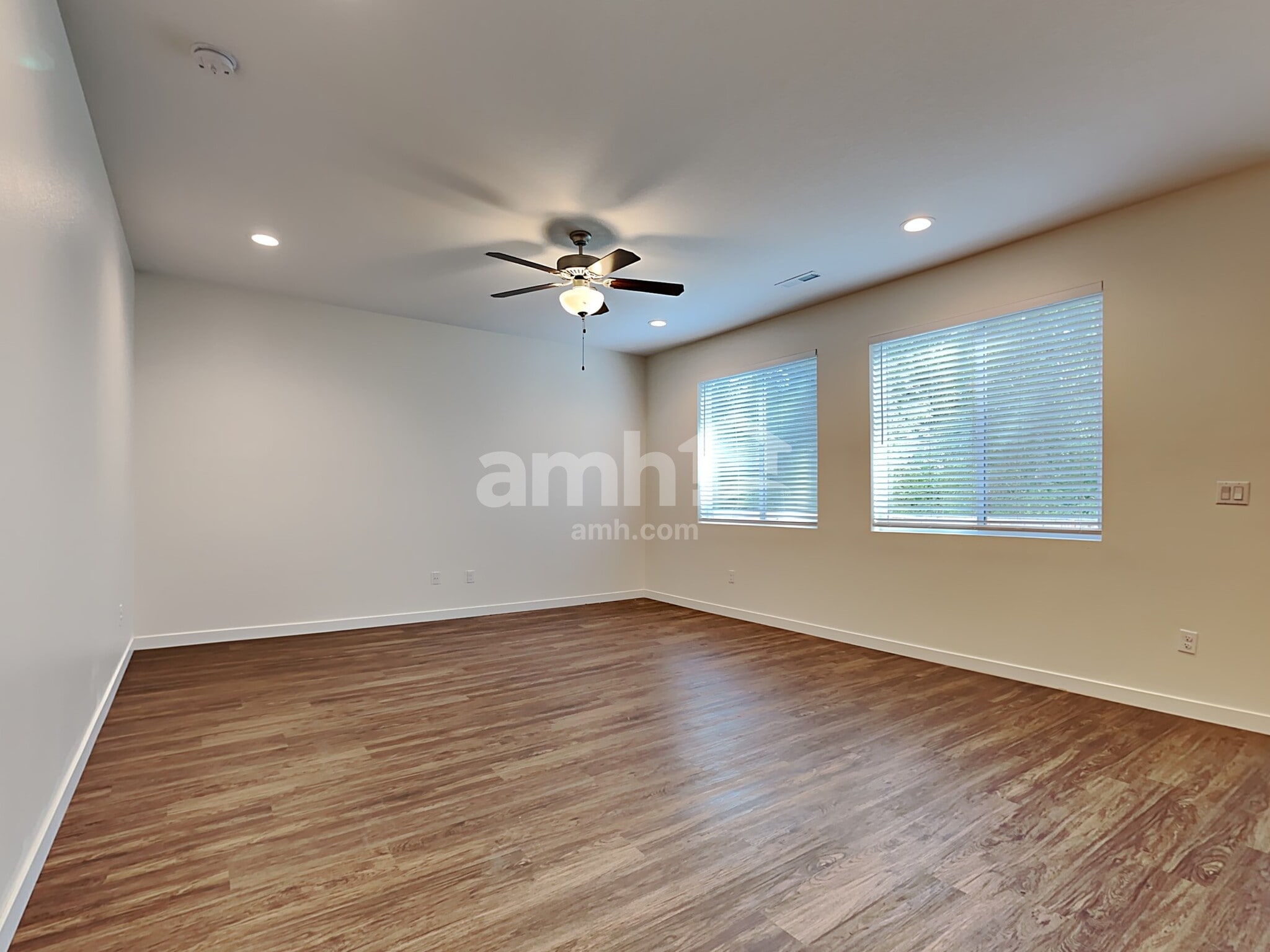 Building Photo - 1211 NE 12th St