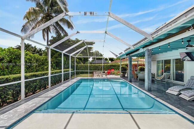 Building Photo - 16840 SW 87th Ave