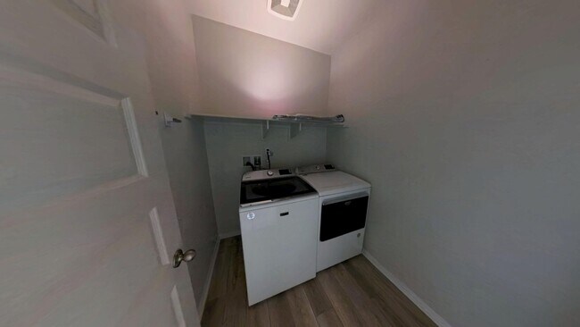 Building Photo - 40186 Birchfield Dr
