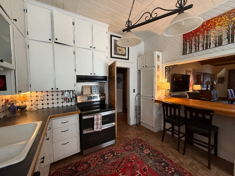 Building Photo - 940 S Cedar St