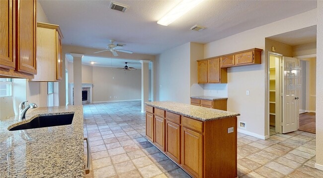 Building Photo - 2810 White Oak Ln