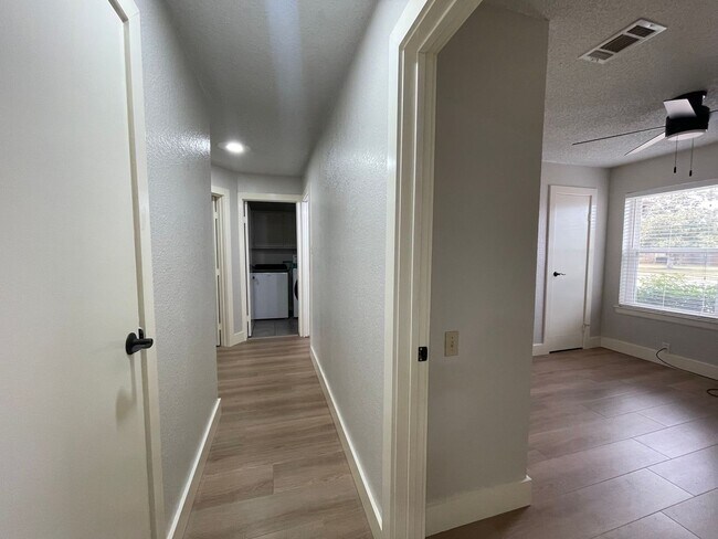 Building Photo - Gorgeous One-Story Home for rent in Euless!