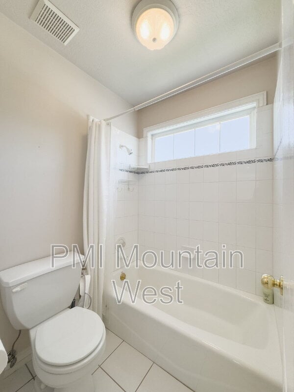 Building Photo - 49 E Fairway Dr