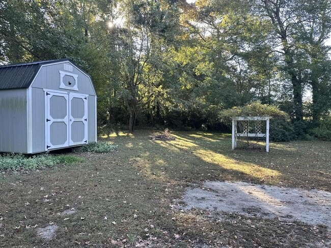 Building Photo - 20200 Fairgrounds Rd