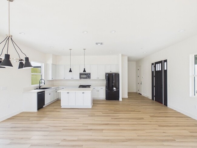 Building Photo - 705 Passion Ct