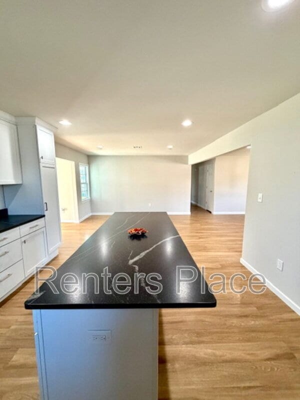 Building Photo - 543 N Ridgeway St