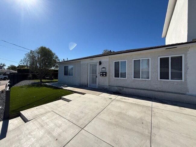 Building Photo - Newly Remodeled 7 room house on Ewing St