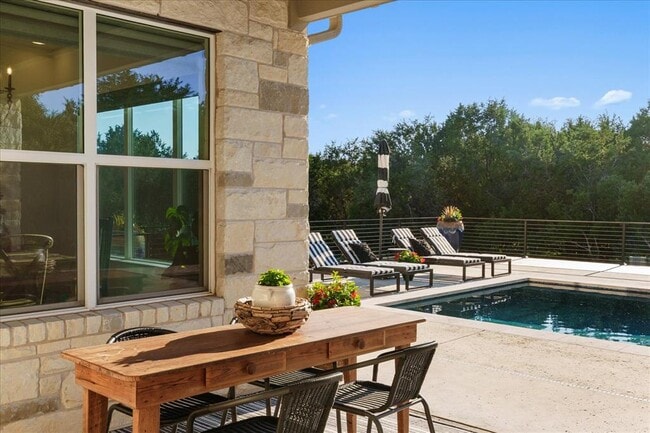 Building Photo - 625B Las Colinas Dr