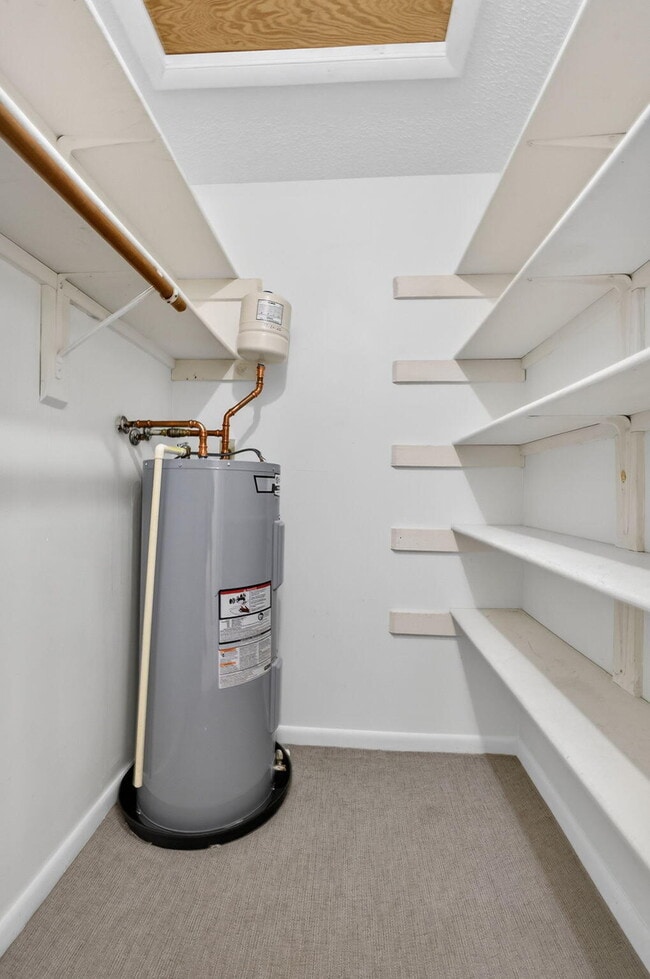 Building Photo - 8585 SE Church St