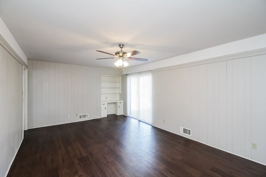 Building Photo - 107 W Rio Grande St