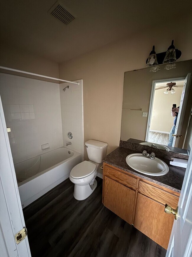 Building Photo - 212 Janelle Dr