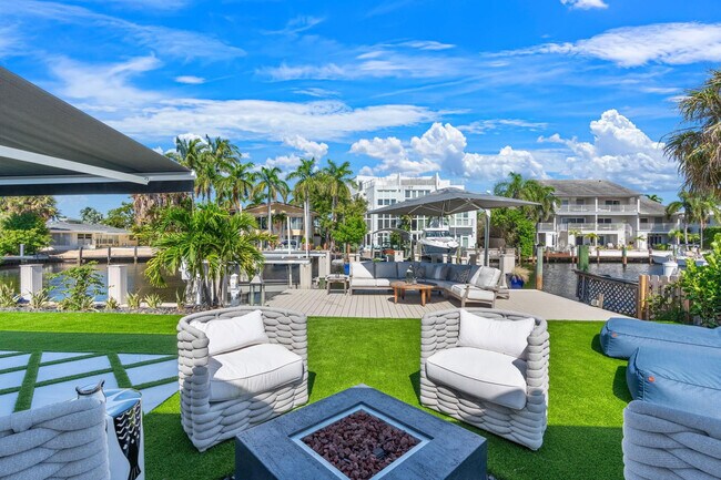 Building Photo - 2813 NE 29th St