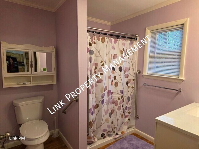 Building Photo - 3731 Knollwood Dr