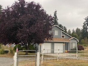 Building Photo - Wonderful 3 Bed, 2 Bath w/Optional 3 Acre ...