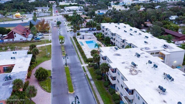 Building Photo - 223 Columbia Dr