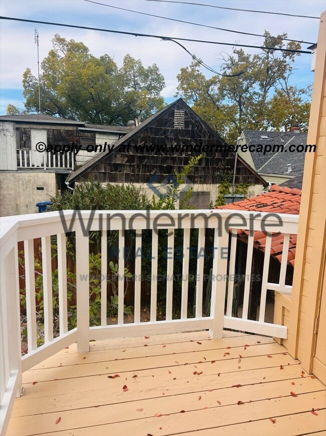 Building Photo - Charming, Bright & Clean 2-Story Home with...