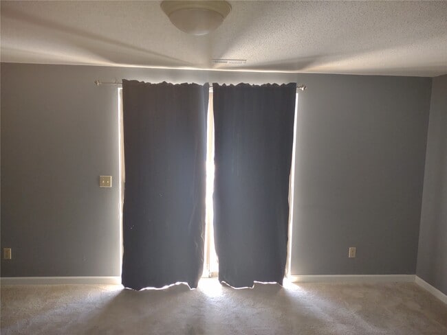 Building Photo - 28 Cedar Grove Ct
