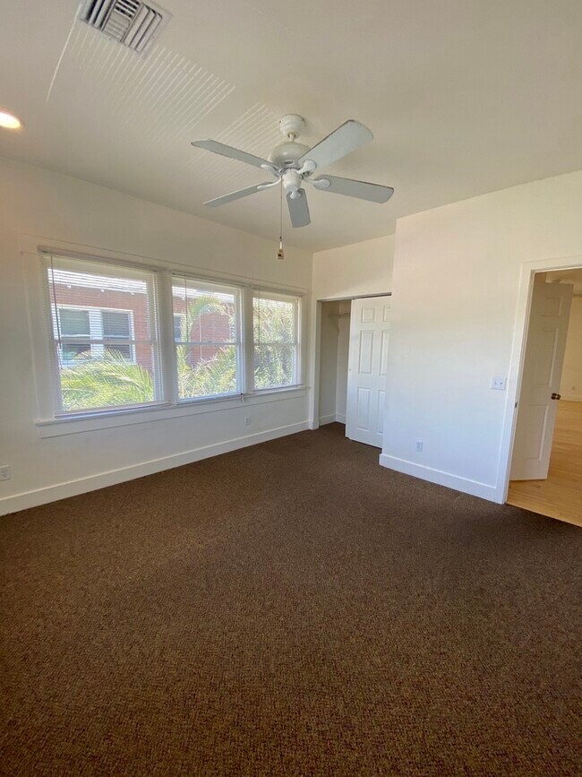 Building Photo - For Rent