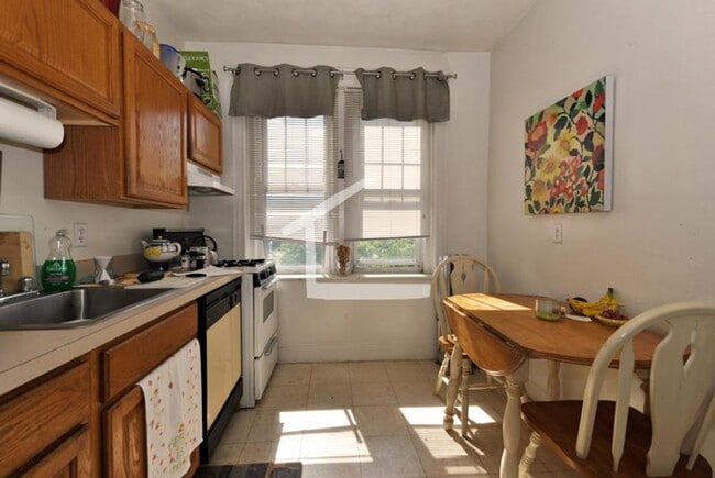 Building Photo - 2 Bed in Brighton for September 1st - NO BROKER FEE