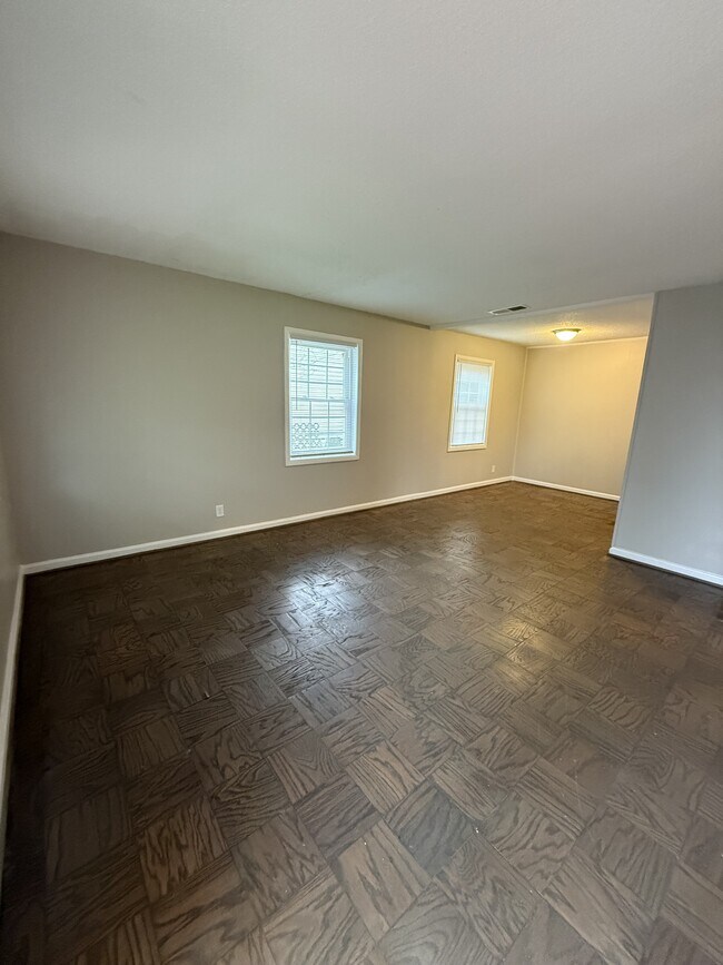 Building Photo - 537 Grant St