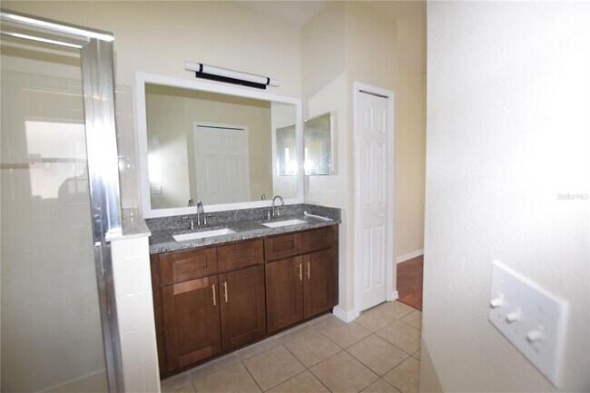 Building Photo - 510 Bromley Ct