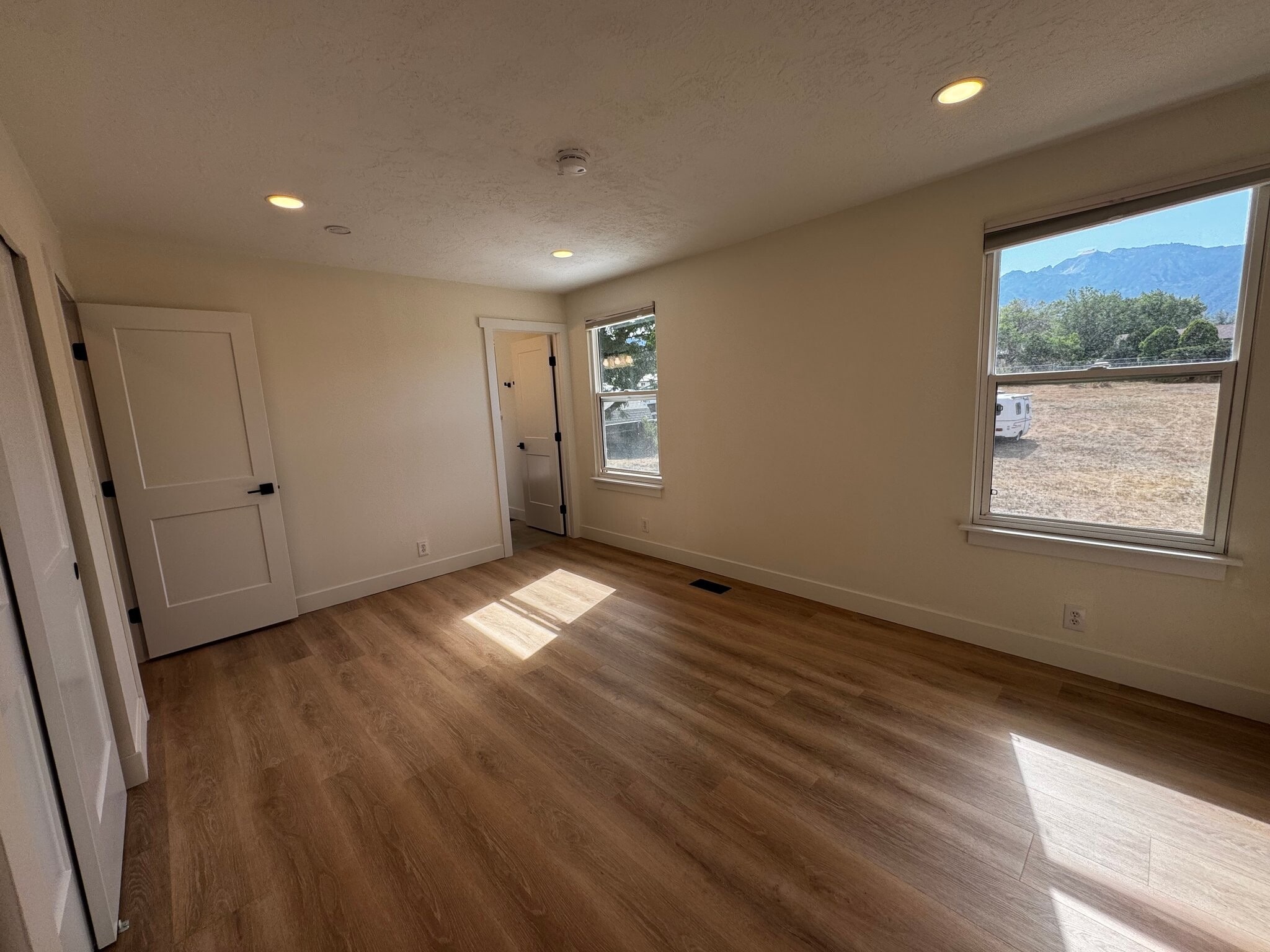 Building Photo - 10543 S Weeping Willow Dr