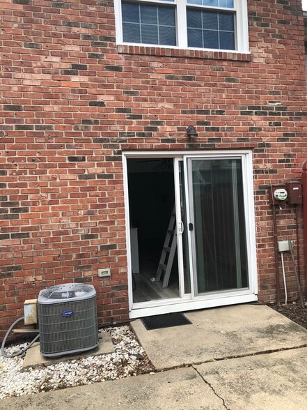 Patio door - 4909 Mount Vernon Dr