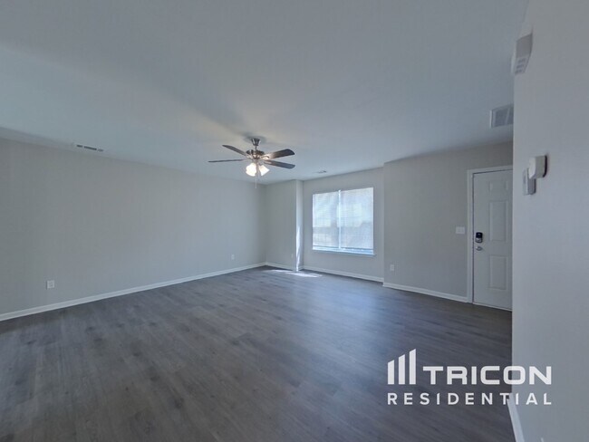 Building Photo - 827 Oakshire Cir