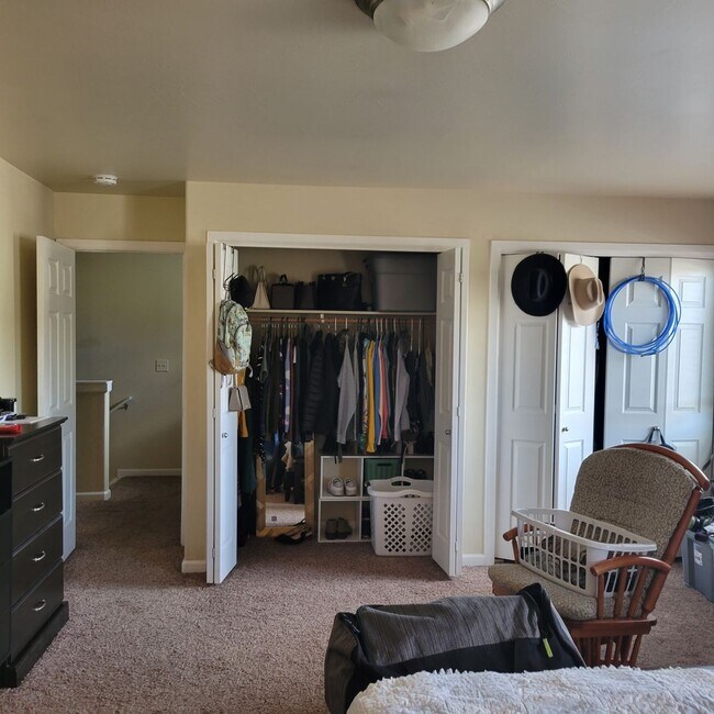 Building Photo - 3 Bed 2.5 Bath with double attached garage in Bozeman