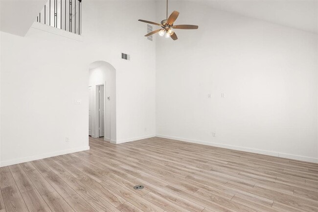 Building Photo - 13005 Blue Flora Dr