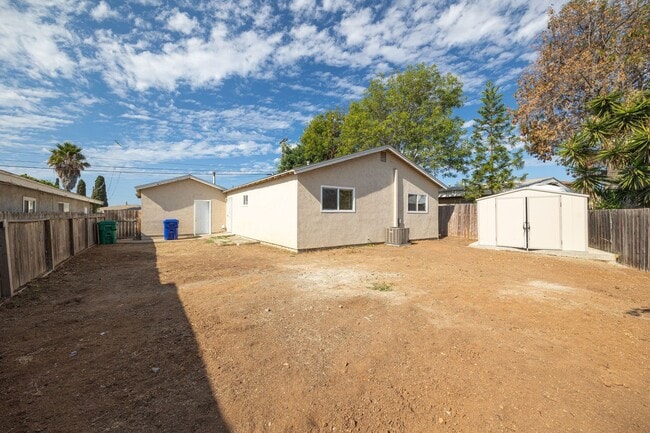 Building Photo - Single family home for rent 4bed/2bath! -$...