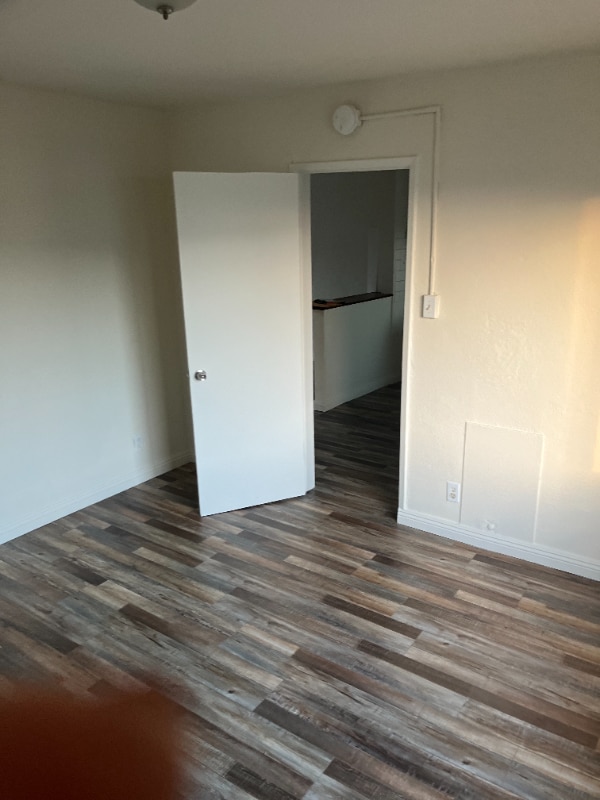 Building Photo - 1724 1/2-1724 1/2 W 45th St