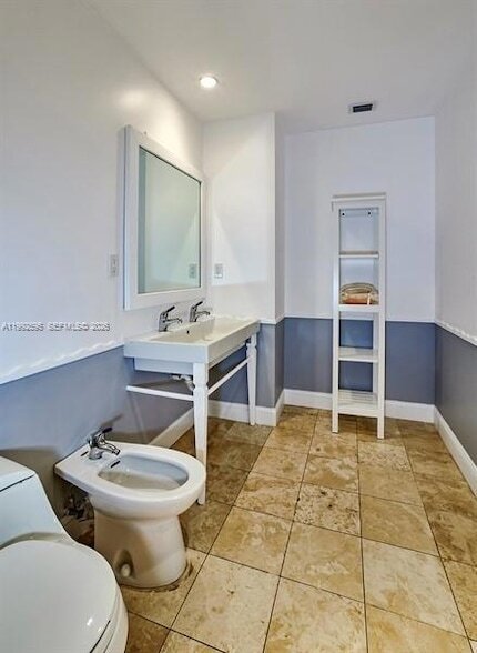 Building Photo - 10225 Collins Ave