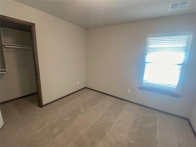 Building Photo - 4200 Royal Garden Dr