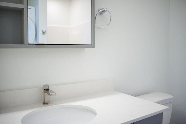 Building Photo - Top Floor 1-Bed w/Condo-Grade Finishes & $500 OFF!