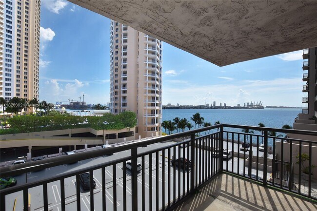 Building Photo - 540 Brickell Key Dr