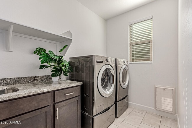 Building Photo - 18455 W Sandlewood Dr