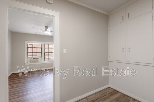 Building Photo - 811 Sam Houston