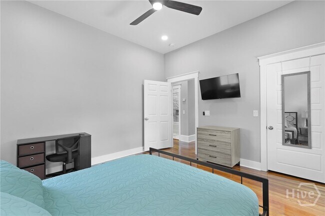 Building Photo - 306 W 42nd St
