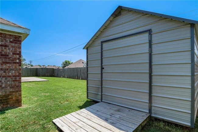 Building Photo - 403 Cherry St