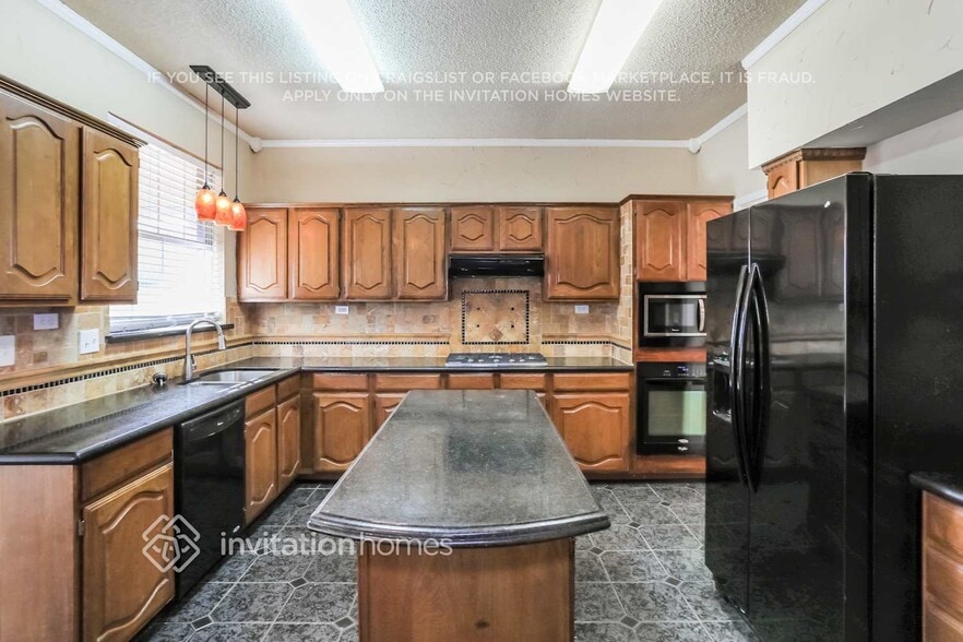 Building Photo - 7840 Clover Leaf Dr