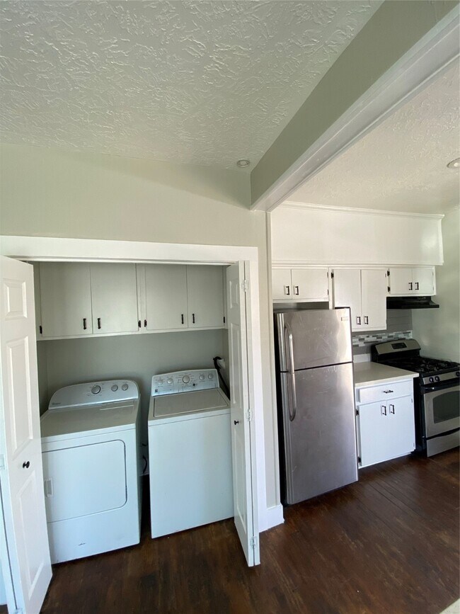 Building Photo - 706 Dumble St