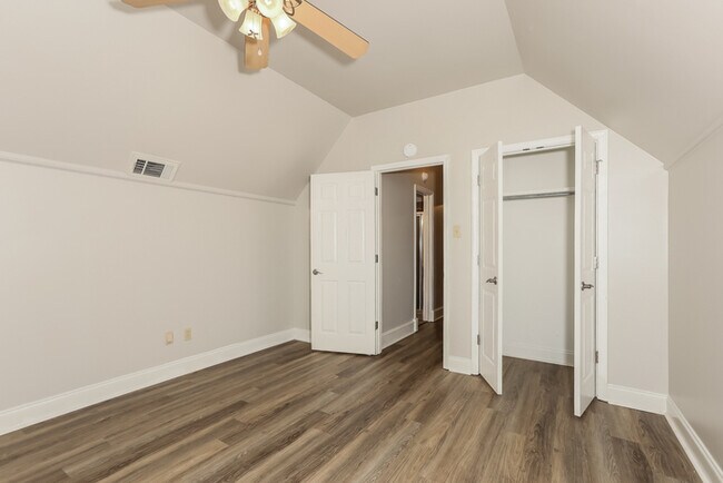 Building Photo - 14805 Post Oaks Pl