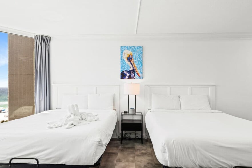 Building Photo - 8817 S Thomas Dr