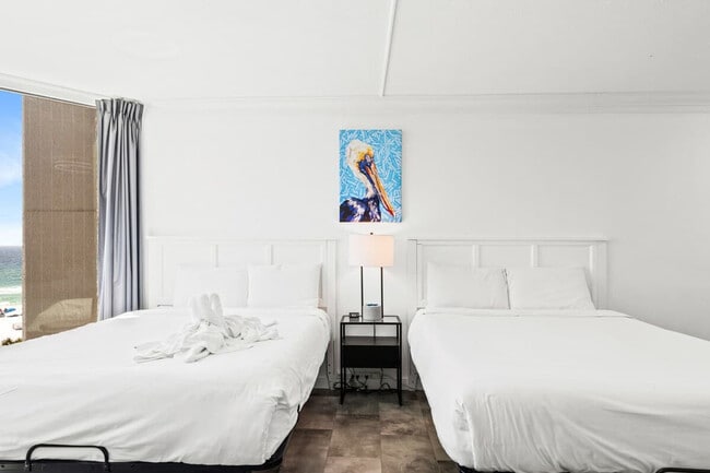 Building Photo - 8817 S Thomas Dr