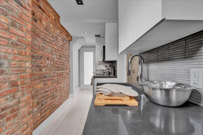 Building Photo - 120 Mulberry St