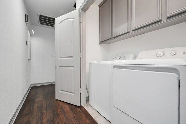 Building Photo - 2905 Baer St