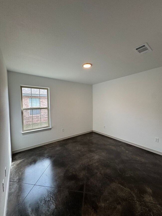 Building Photo - Located in the Glendale Area!!! New Build ...